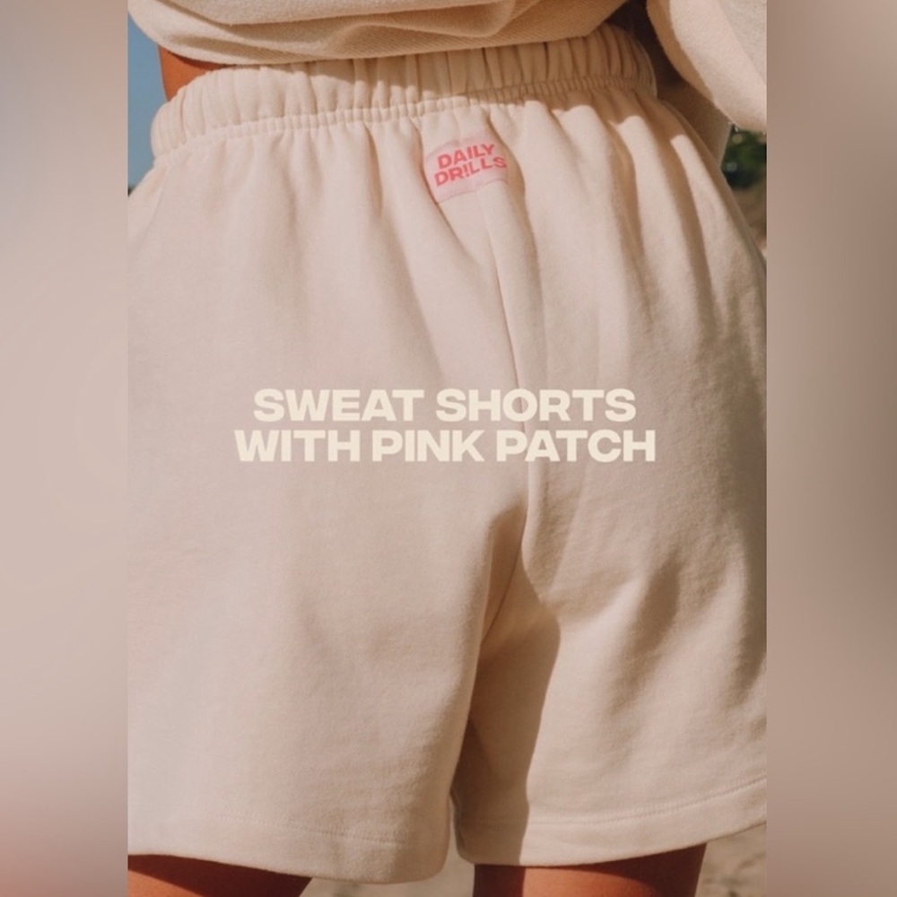 DAILY DRILLS SWEATSHORT WITH PINK PATCH